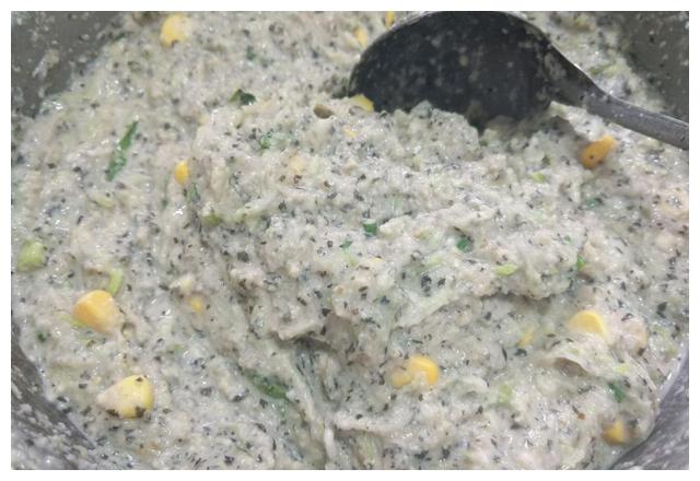 改善白发头,早餐就做这个饼给家人吃,豆渣变美味,做法特简单