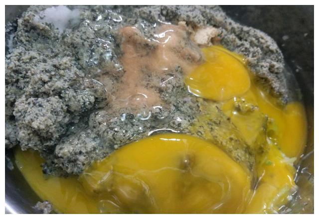 改善白发头,早餐就做这个饼给家人吃,豆渣变美味,做法特简单