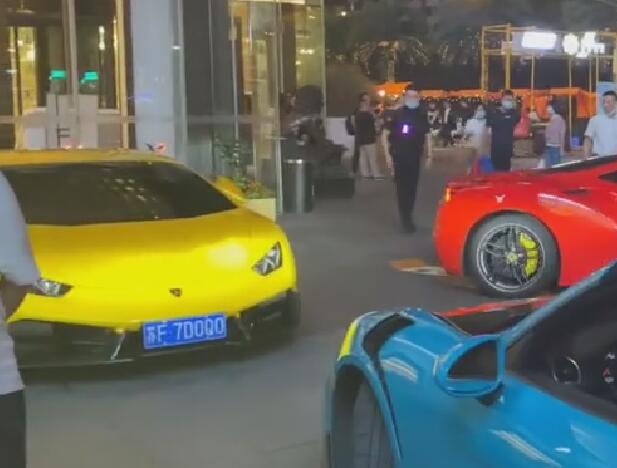 南通家纺城街头实拍兰博基尼LP580，车牌