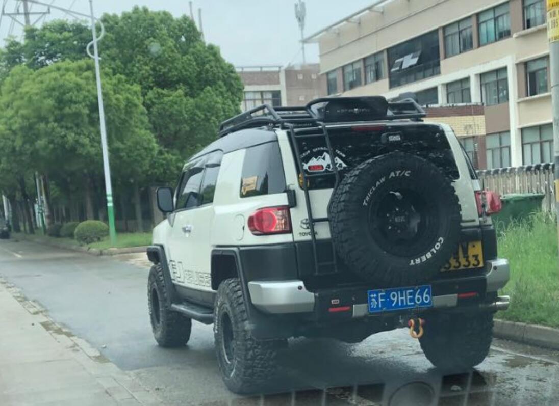 南通如皋街头实拍丰田FJ，车型小众，路人几乎无人认识！