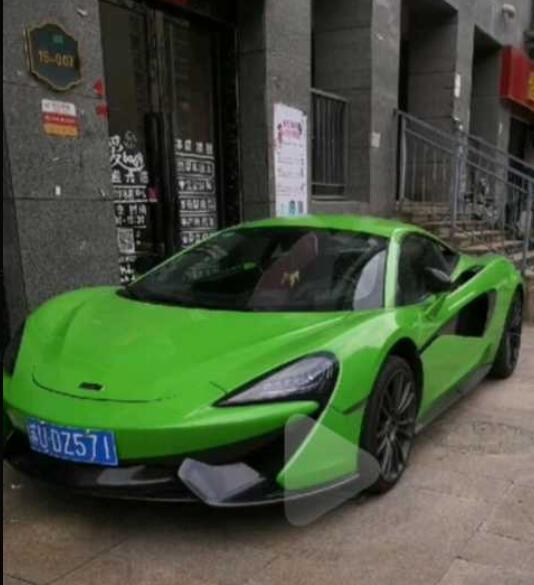 苏州老城街头实拍迈凯轮540C跑车，绿色车身非常显眼！