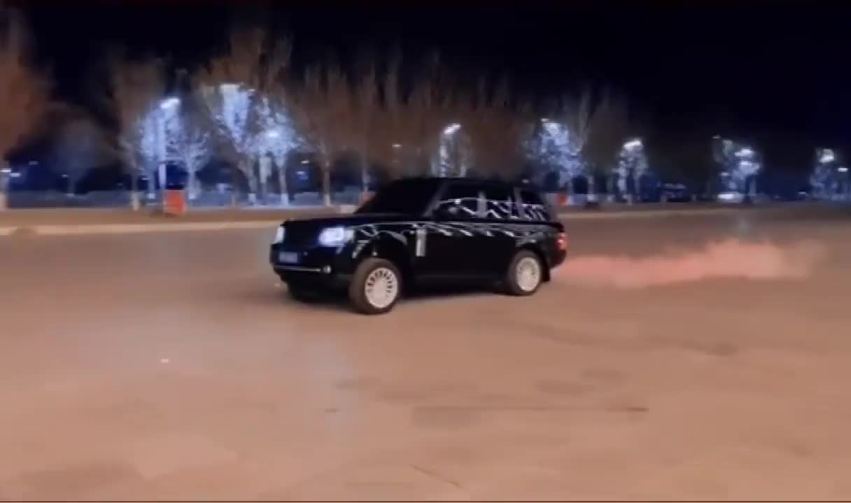 前悬挂抬高后悬挂放低就是抬头虎！