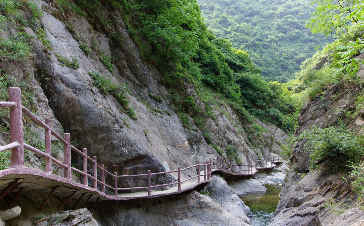 这个景区位置在陕西秦岭北麓,是陕西一处不多见的峡谷类自然风景区,它