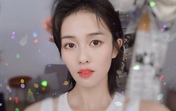 《一生一世》《周生如故》相继播出之后,很多人对白鹿这个女演员便是