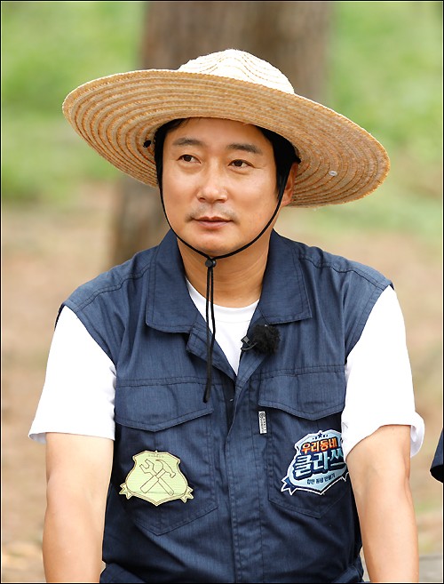 李秀根金秀路等艺人出席《我们小区class》节目发布会