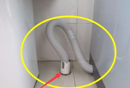洗衣机排水管万万不要这样装,每次排水都会溢水,后悔没早知道