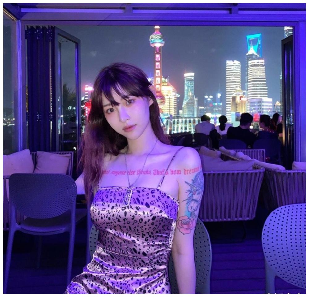 机车女神真怒了痞幼被聂小雨挖墙脚后发视频暗骂猴哥太虚伪