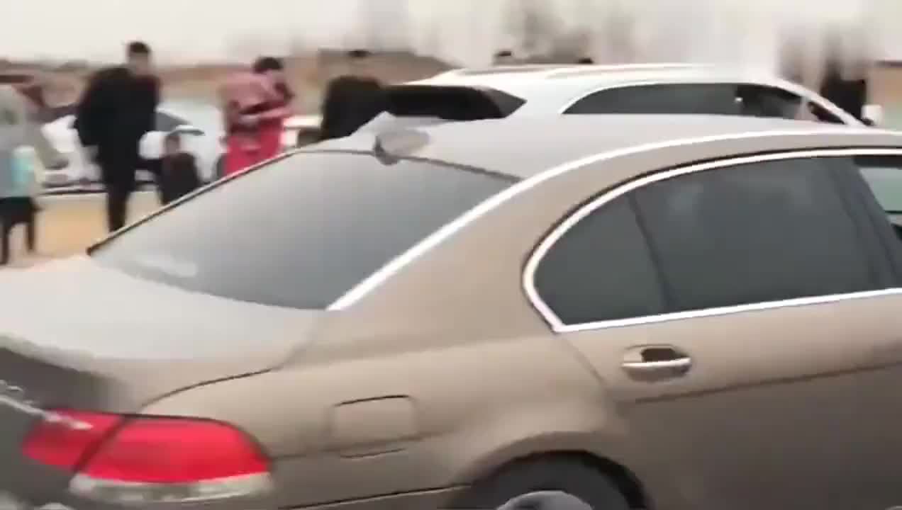 宝马7系：我要和保时捷比提速，不是拍下谁信！