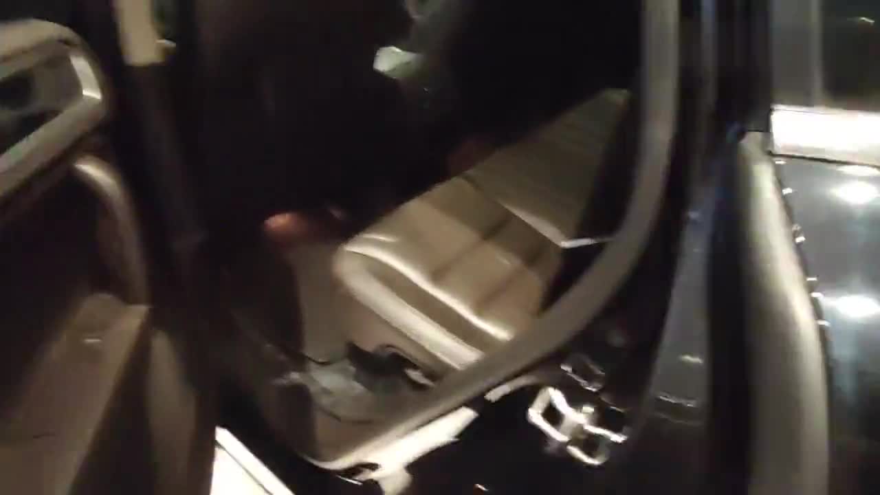 二手车市场实拍大众途锐不愧是百万级豪车，空间表现让人惊喜