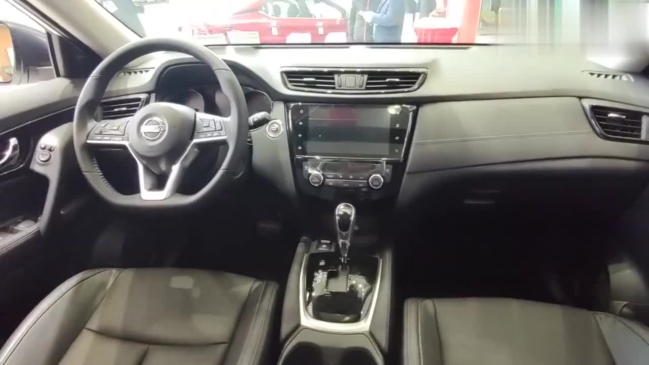 到店实拍奇骏别再说内饰做工用料差了，完全符合大众审美需求