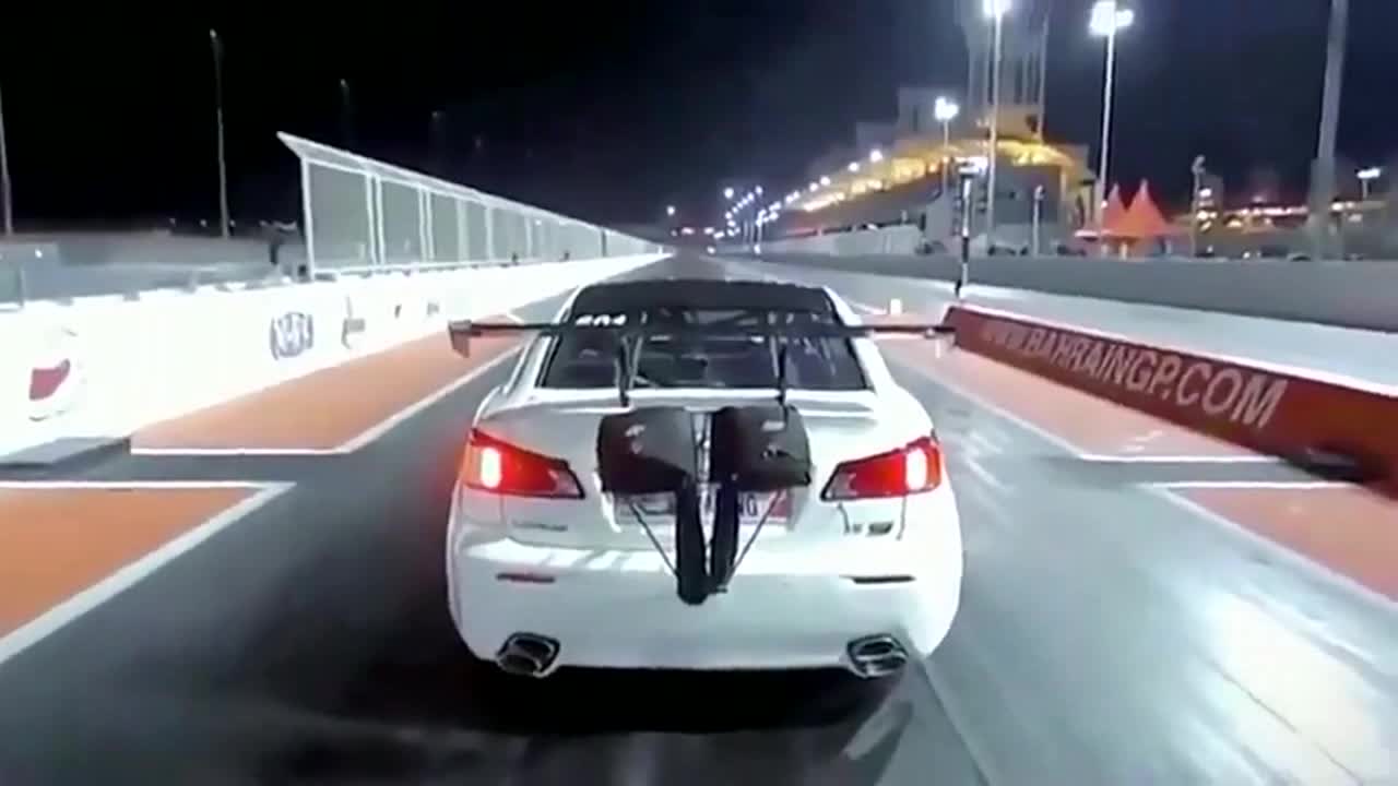 不要随便在汽车上安装尾翼， 真能飞起来！