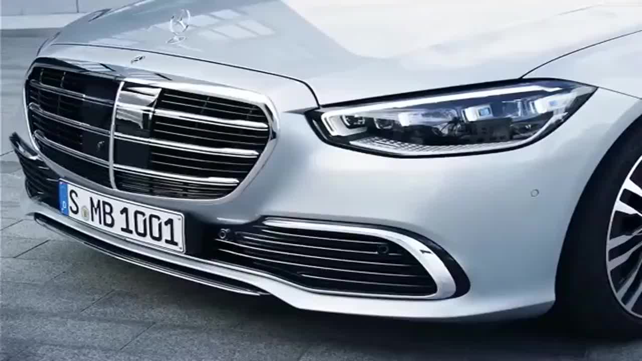 全新奔驰S级厉害了，坐后排超安全！