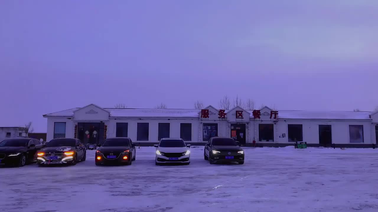 全都是十万左右的性能车，服务区集合了！