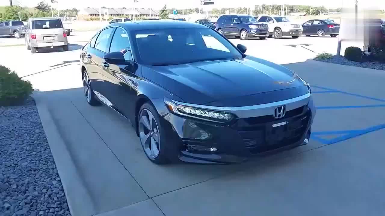 黑色新款本田雅阁，要商务还是要运动随你