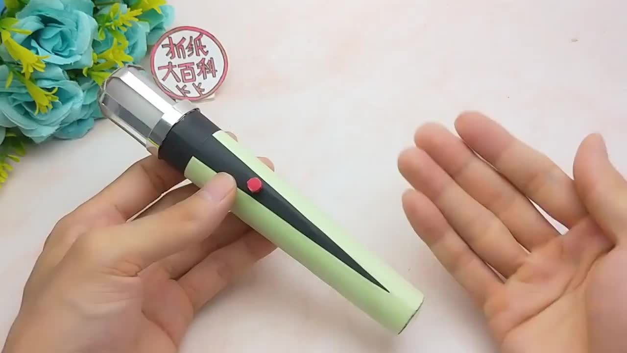 做初代奥特曼贝塔魔棒变身器,拥有七彩闪光灯玩起来就