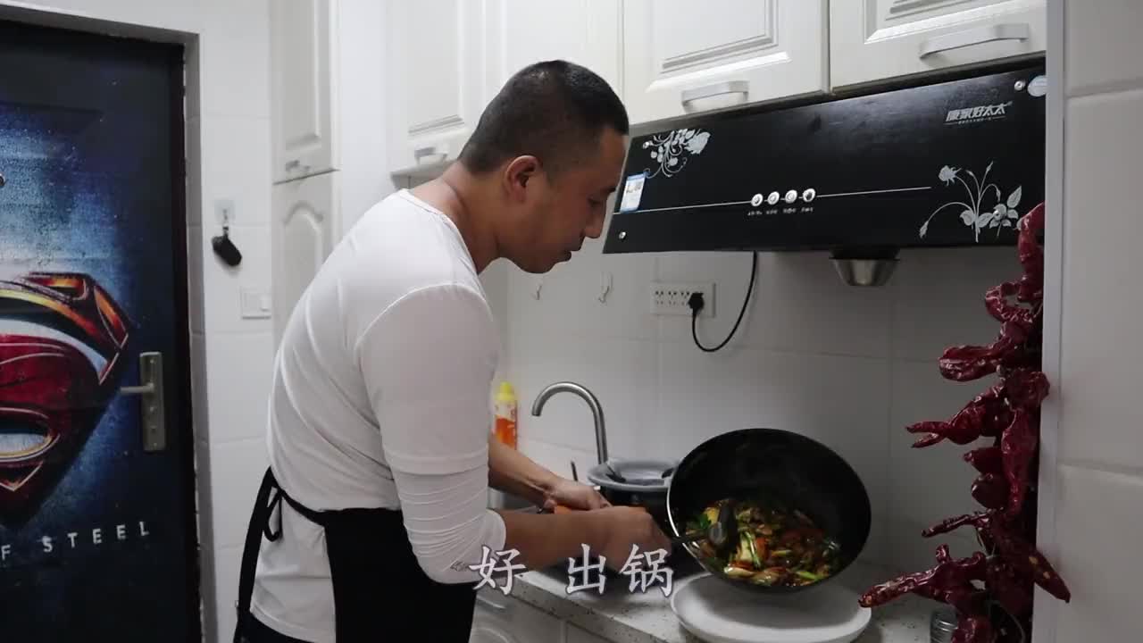 晓鹏今天做川菜回锅肉,简单易学,妥妥的下饭菜