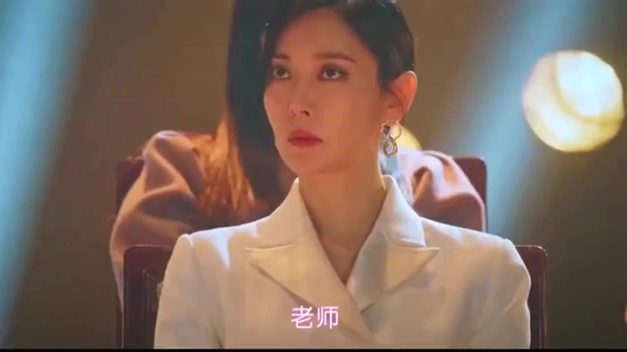 顶楼2夏博士对露娜的好都是装的背后里贿赂别人帮助自己女儿
