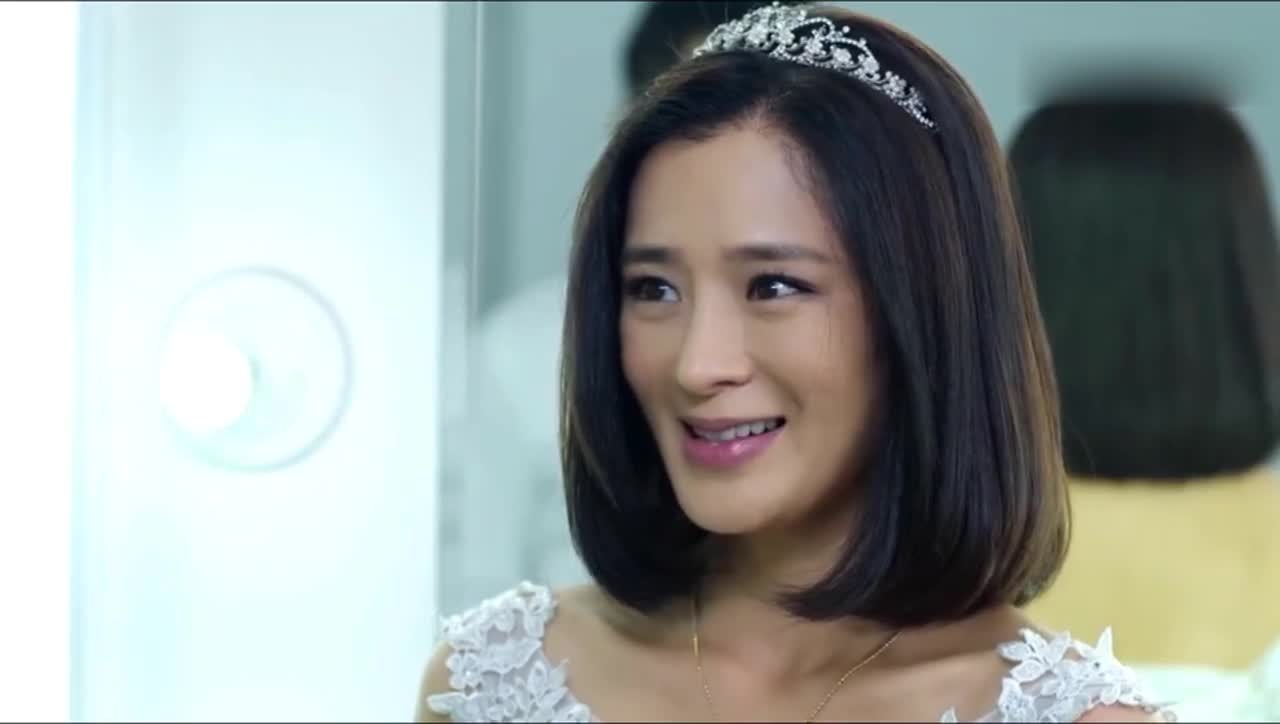 婚姻时差:李海看着穿婚纱的晓菲入迷了,晓菲说这话是