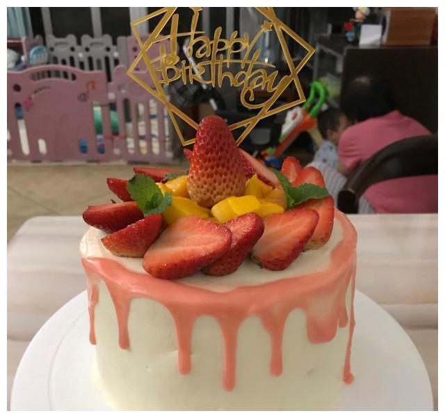 巧克力淋面草莓蛋糕,自制生日蛋糕更有心意