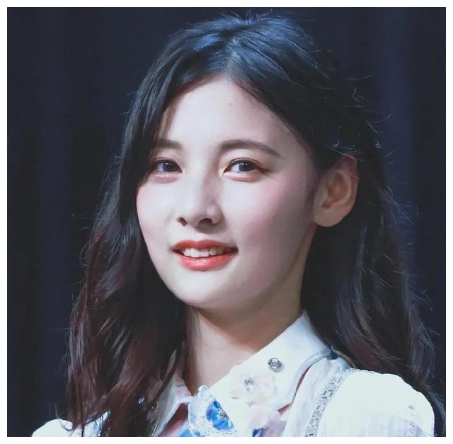 鞠婧祎罕见旧照曝光,面目扁平发量少被队友艳压,三人变化有点大
