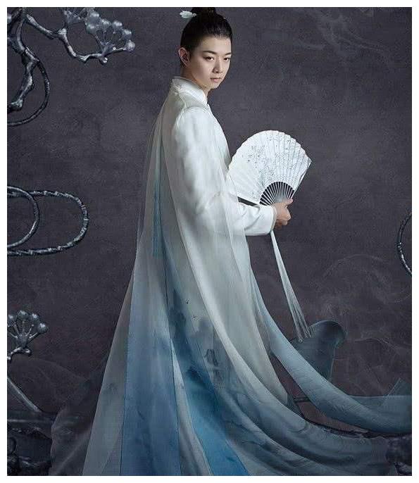 霍尊健身房被偶遇,本人身高1米8,一身肌肉,网友:被脸给骗了