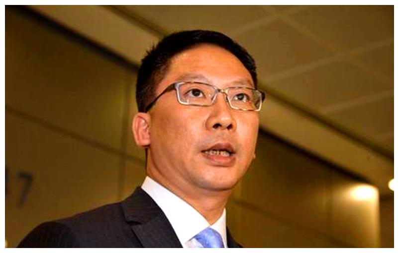 大律师,于文凤聘请的律师是香港律政司前司长,资深律师袁国强及杜淦堃