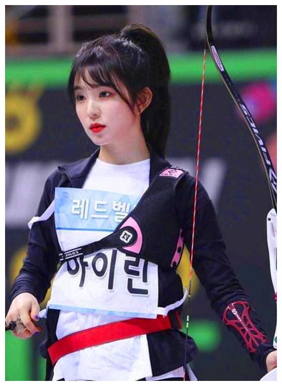 韩国人气美女裴珠泫参加射箭比赛矫健的身姿靓丽动人