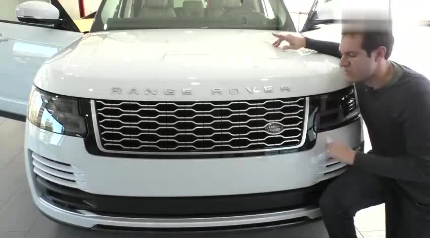 180万的路虎揽胜，按下摄像头清洗和底盘升降后才知道贵在哪了