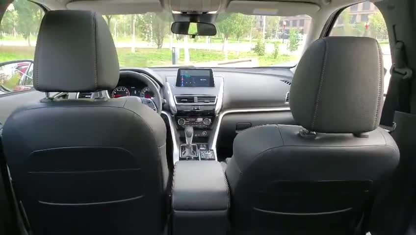 实拍：三菱奕歌后备箱空间，底部有一个较大尺寸钢制轮胎