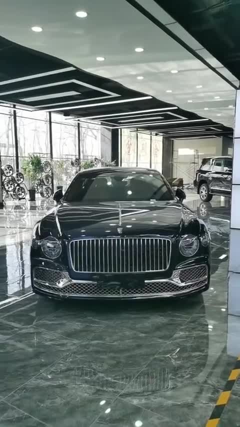 21款宾利飞驰实拍，这尊贵气场太强了