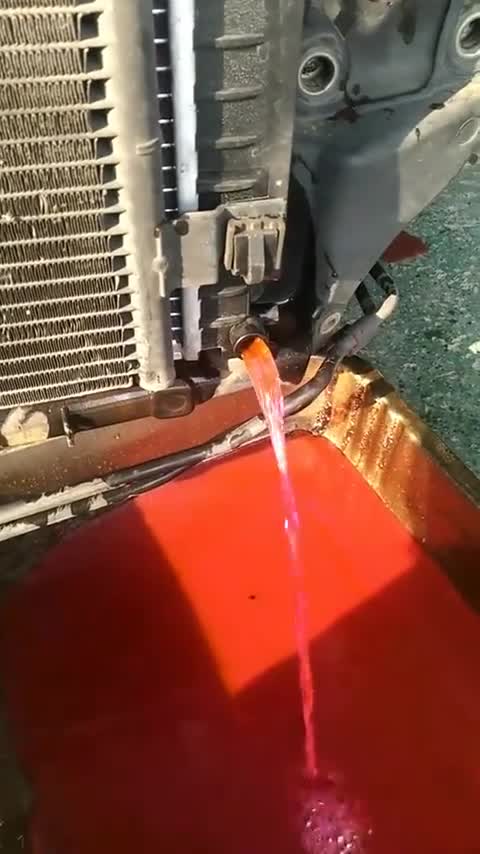 更换水箱后有发现水泵是坏的，这防冻液白瞎了