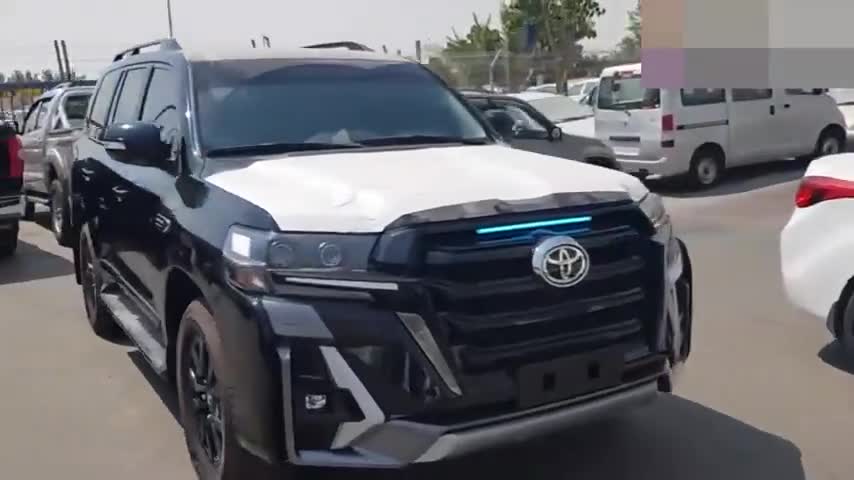 21款丰田兰德酷路泽LC200，实拍