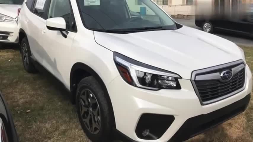 斯巴鲁新款森林人实拍搭2.5L引擎_配悬浮中控屏