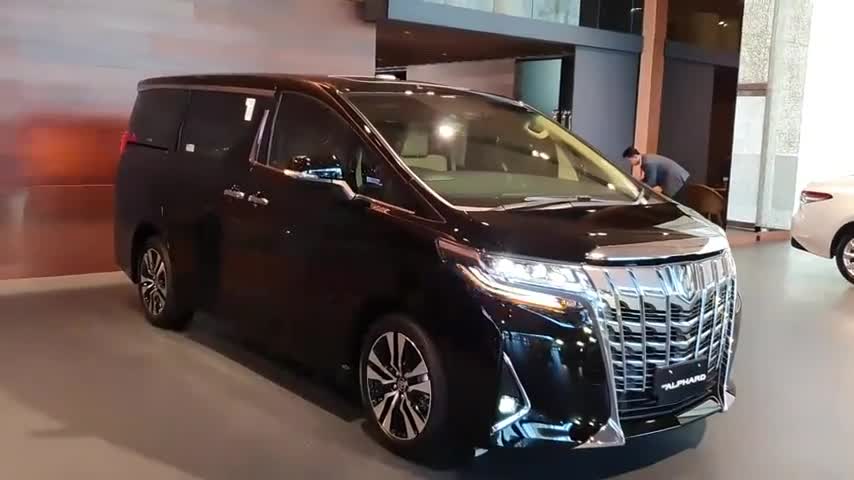 2020款丰田埃尔法细节实拍，了解外观和空间，我彻底心动了！