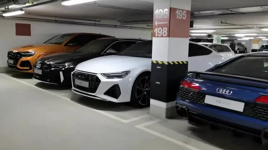 奥迪德国总部实拍四台神兽：RS6和RS7黑白双煞、橙色RSQ8和R8