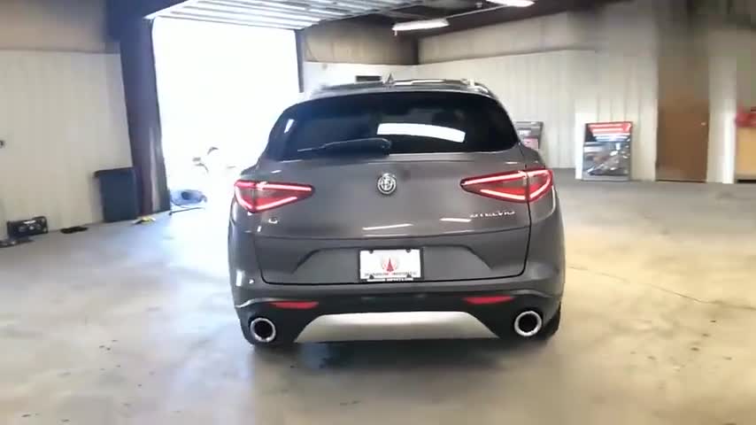 实拍阿尔法罗密欧Stelvio