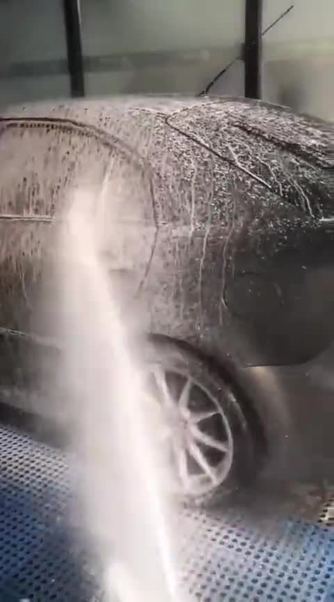 爱车清洁保养，泡沫洗车