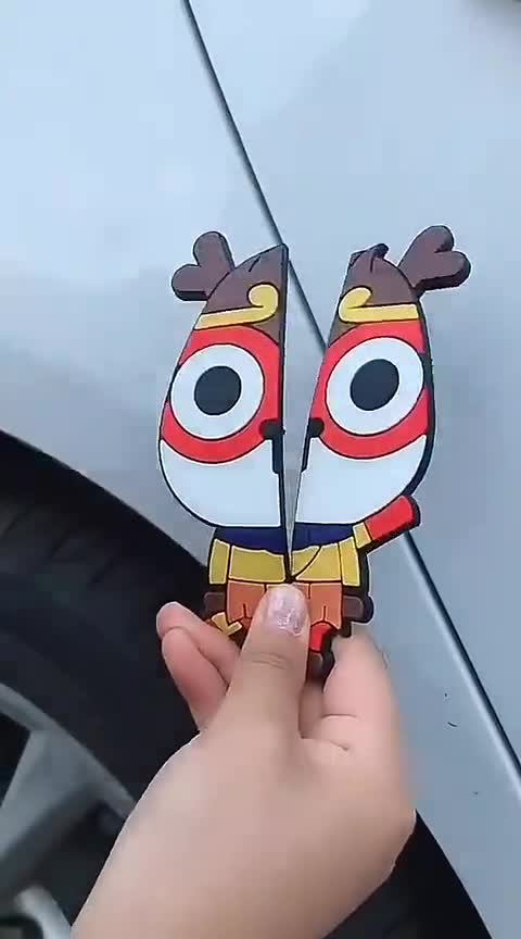 刚买的新车被刮花车漆很心疼，在