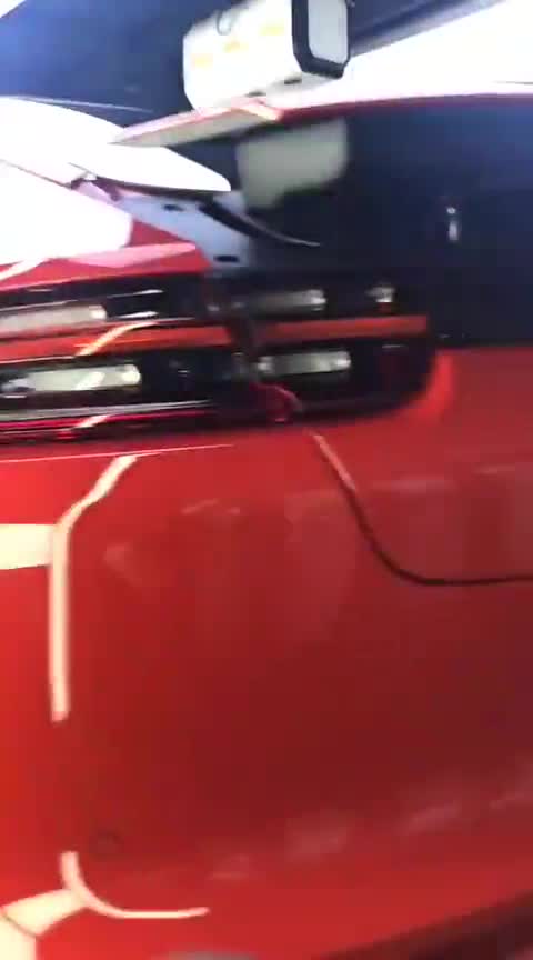 保时捷贴了隐形车衣后，更加明艳