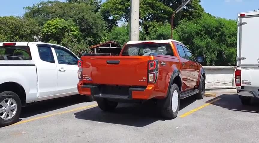 2020款五十铃D-MAX4x4，外观和内饰实拍