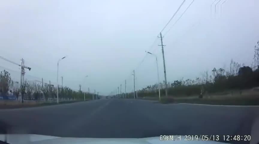 行车记录仪实拍：请问如果没躲过去，是不是我全责？