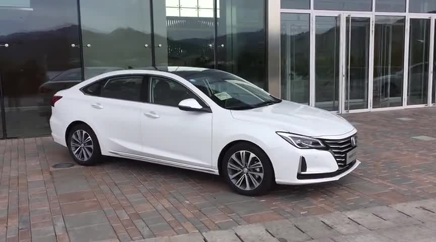 实拍锐程CC外观变化，换长安最新黑色车标