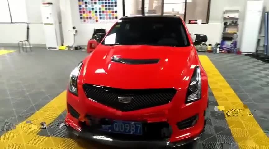 凯迪拉克红色车衣漂亮极了