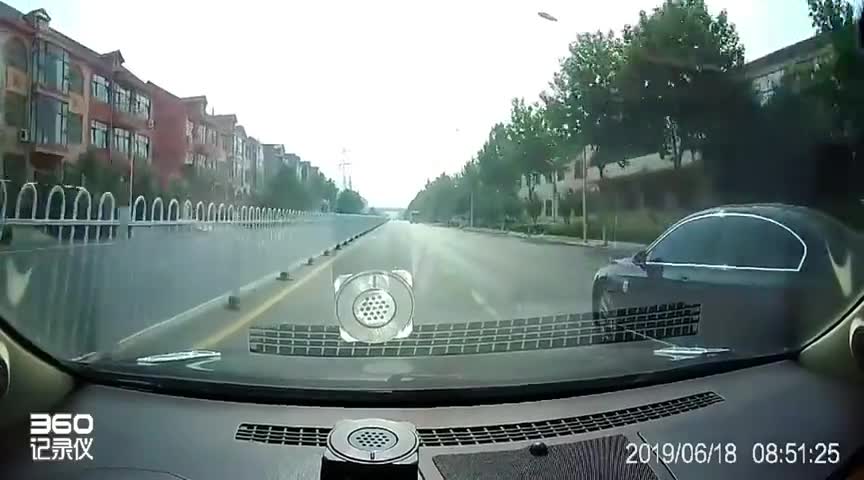 行车记录仪实拍：马路杀手上路，可厉害了