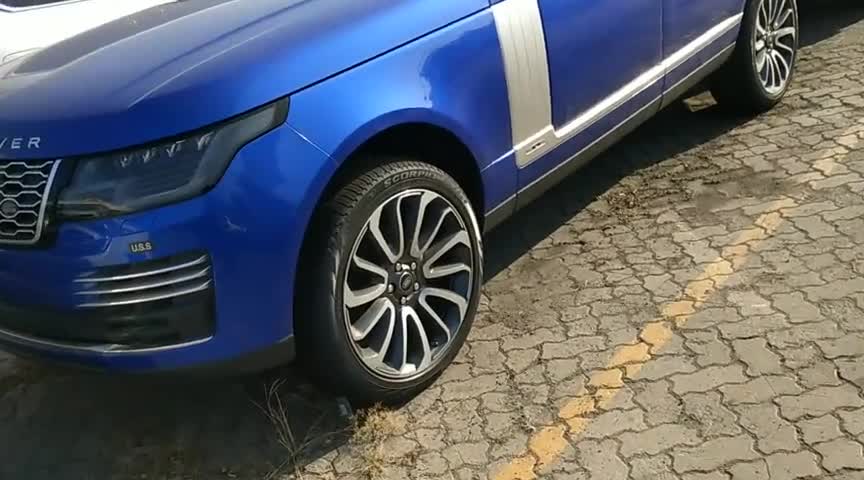 全新路虎揽胜行政加长版，不一样的颜色，不一样的感受