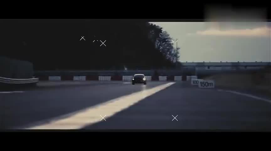 外观霸气十足，飞翼式盾形中网，实拍别克昂科旗外观