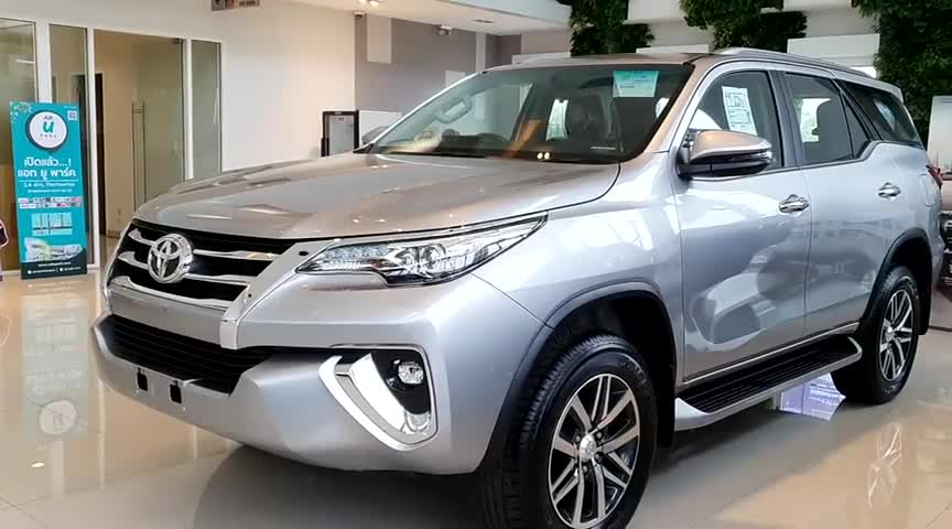 新车到店，实拍2020款丰田奔跑者2.4V，简直不要太心动！