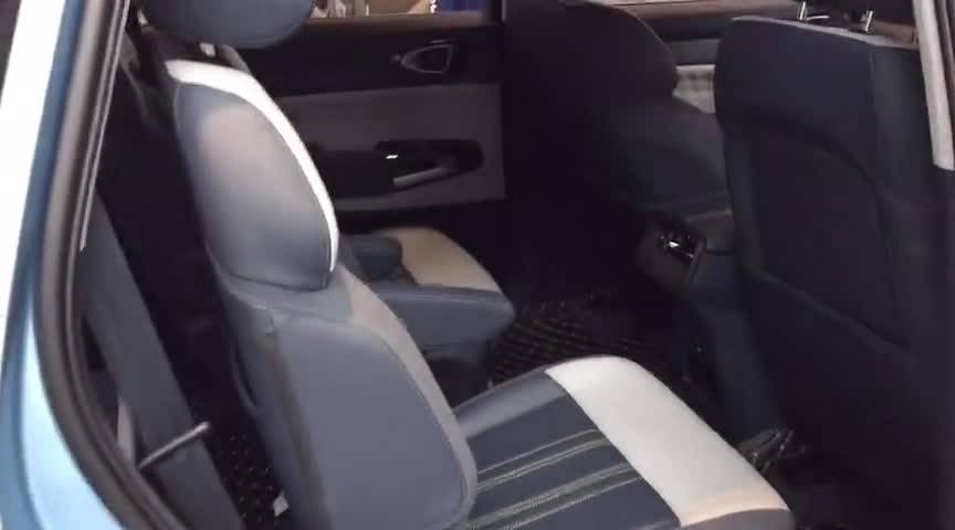 实拍新宝骏RM-5六座版本车内空间，第三排有小心思