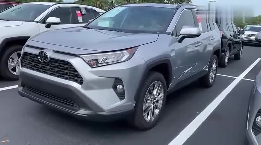 丰田RAV4实车展示，打开车门坐进驾驶室那刻，我心动了