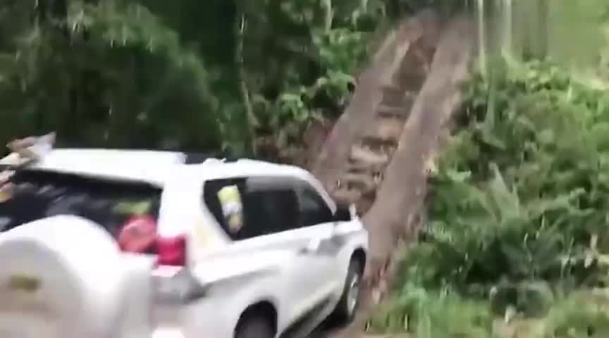 实拍：普拉多你行不行？过把瘾就可以了，别再勉强